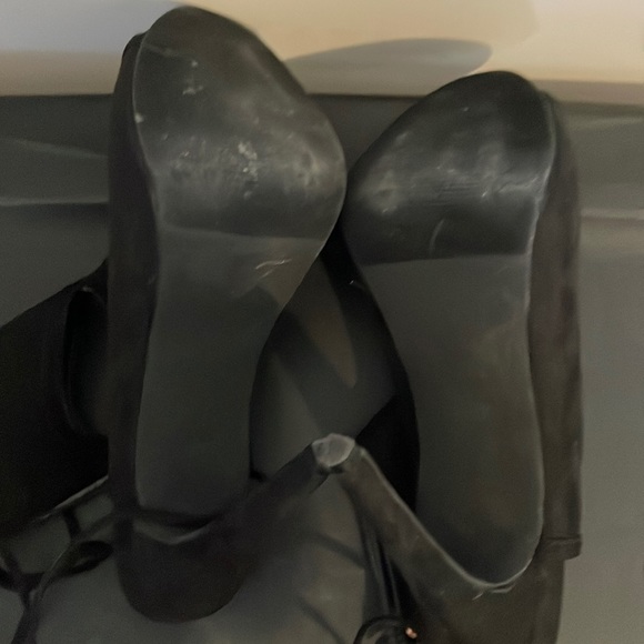 Black high heel sandals with back ties in the back and open toe. - Picture 4 of 5